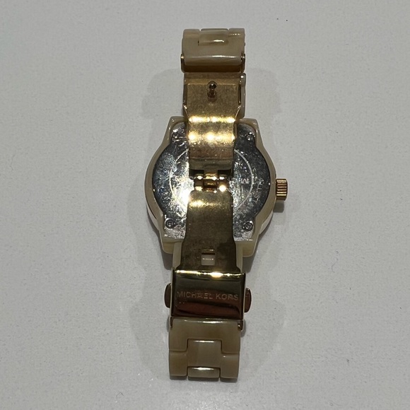 Cream/mother of pearl michael Kors watch - Picture 3 of 3